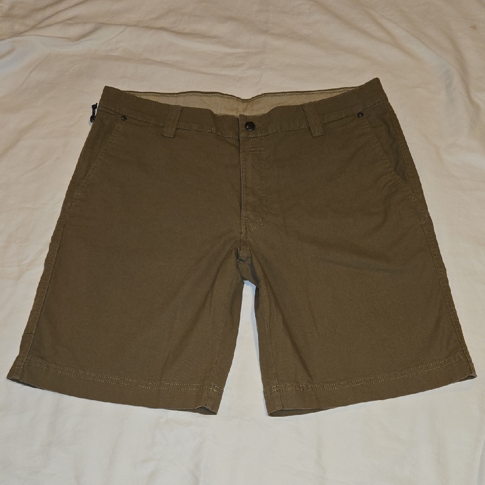 Columbia Men's Olive Flat Front Shorts